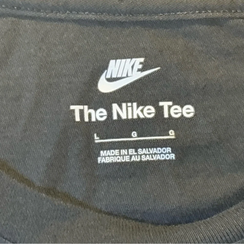 Nike Sportswear Swoosh Graphic logo tee